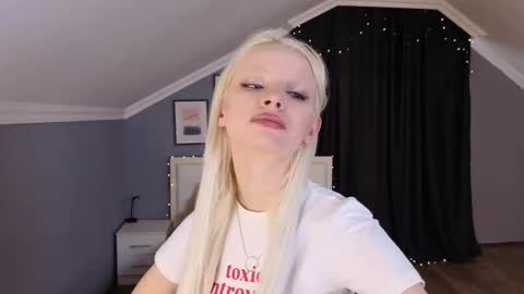 Snapshot of mari_clay chatting on February 2026 09:10:02 AM Milena online show from February 2026 09:10:02 AM