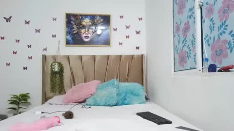 Snapshot of mari_curls chatting on September 2025 03:29:01 AM mari_curls online show from September 2025 03:29:01 AM