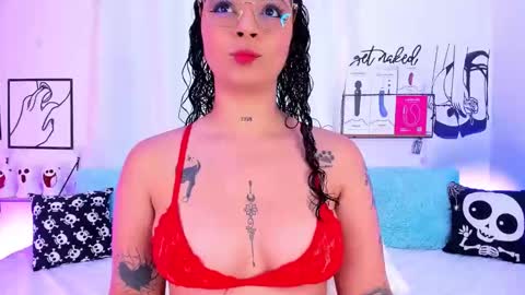 Mari Sweett  online show from October 2025 05:24:02 PM