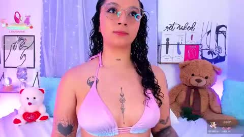 Mari Sweett  online show from November 2025 05:12:02 PM