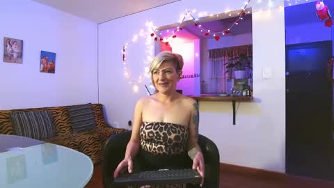 Maria fernanda online show from February 2025 02:03:02 AM