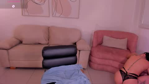 MARIA HERRERA  online show from November 2025 09:59:01 PM