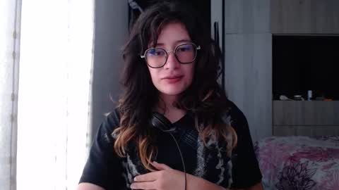 Mariana online show from October 2025 01:40:02 PM