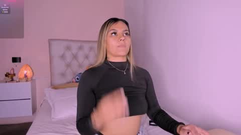 Snapshot of mariana__roe chatting on February 2025 06:32:02 AM Mariana Roe online show from February 2025 06:32:02 AM