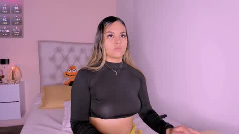 Snapshot of mariana__roe chatting on March 2025 12:11:02 PM Mariana Roe online show from March 2025 12:11:02 PM