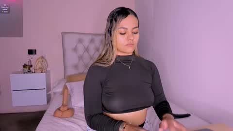 Snapshot of mariana__roe chatting on March 2025 07:25:02 AM Mariana Roe online show from March 2025 07:25:02 AM