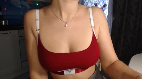 Snapshot of mariana_mur chatting on March 2025 08:52:02 AM MarianaMur online show from March 2025 08:52:02 AM