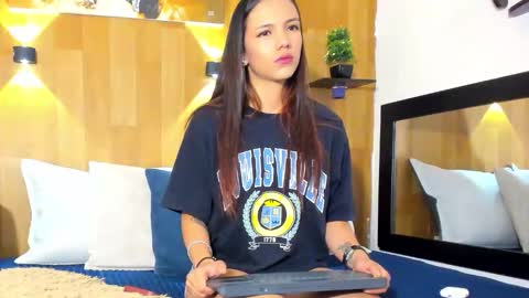 Mariana Angel online show from October 2025 01:22:01 PM