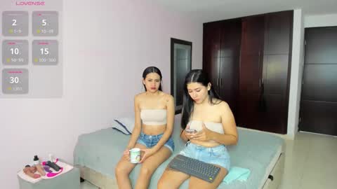 MARIANA Y VALENTINA online show from November 2025 12:07:01 PM