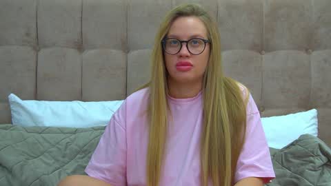 Snapshot of marianeumann chatting on January 2025 07:04:01 PM Maria online show from January 2025 07:04:01 PM