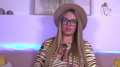 Snapshot of marianeumann chatting on January 2025 03:43:01 PM Maria online show from January 2025 03:43:01 PM