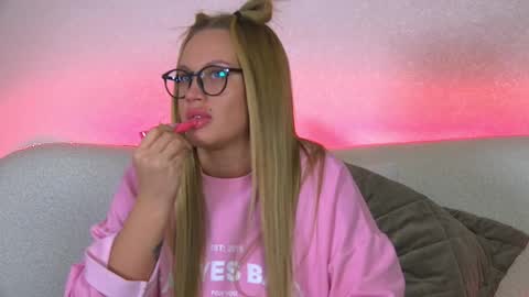 Snapshot of marianeumann chatting on February 2025 01:19:02 PM Maria online show from February 2025 01:19:02 PM