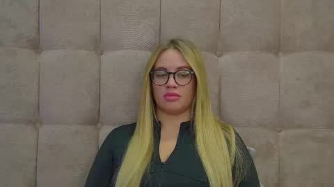 Snapshot of marianeumann chatting on March 2025 12:39:02 AM Maria online show from March 2025 12:39:02 AM