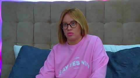 Snapshot of marianeumann chatting on September 2025 06:35:02 AM Maria online show from September 2025 06:35:02 AM