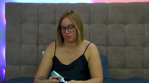 Snapshot of marianeumann chatting on September 2025 07:33:02 AM Maria online show from September 2025 07:33:02 AM