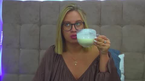 Snapshot of marianeumann chatting on November 2025 07:06:01 PM Maria online show from November 2025 07:06:01 PM