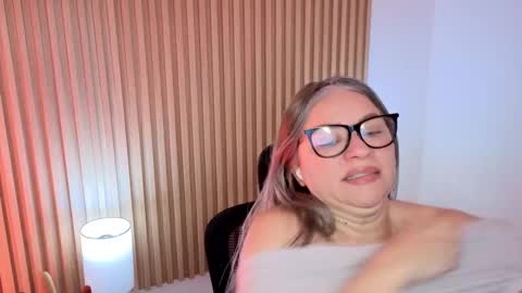 Snapshot of marianl0ve chatting on November 2025 10:48:01 AM Marian Love online show from November 2025 10:48:01 AM