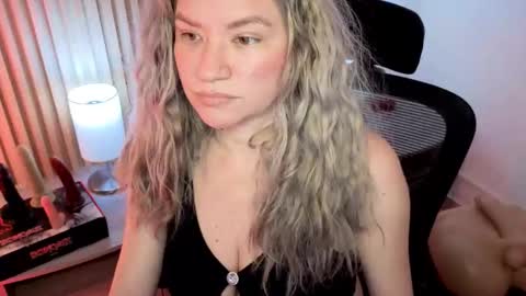 Snapshot of marianl0ve chatting on November 2025 10:58:02 AM Marian Love online show from November 2025 10:58:02 AM