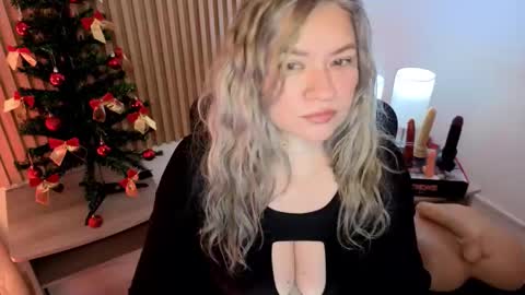 Snapshot of marianl0ve chatting on November 2025 10:51:01 AM Marian Love online show from November 2025 10:51:01 AM