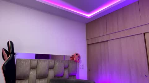 M A R I A N E online show from December 2025 08:01:02 AM