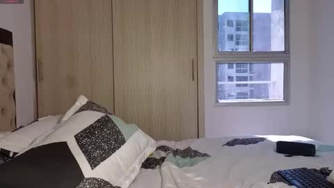 Antonia online show from December 2025 06:15:02 PM