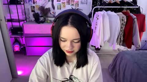 Emily online show from October 2025 07:42:02 AM