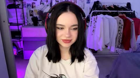 Emily online show from October 2025 07:22:01 AM