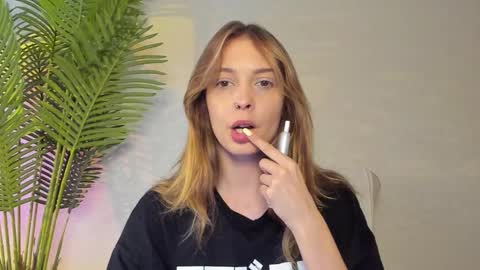 Snapshot of maribett chatting on October 2025 11:32:02 AM Masha online show from October 2025 11:32:02 AM