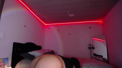 Snapshot of marie_daved chatting on February 2025 06:50:02 AM Nicolle online show from February 2025 06:50:02 AM