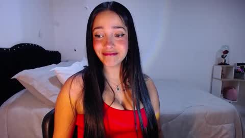 Snapshot of marie_daved chatting on October 2025 07:39:01 AM Nicolle online show from October 2025 07:39:01 AM