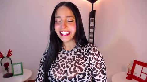 Snapshot of marie_daved chatting on December 2025 05:03:02 AM Nicolle online show from December 2025 05:03:02 AM