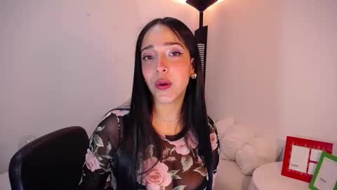 Snapshot of marie_daved chatting on January 2026 08:03:02 PM Nicolle online show from January 2026 08:03:02 PM