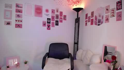 Snapshot of marie_daved chatting on February 2026 04:22:01 AM Nicolle online show from February 2026 04:22:01 AM