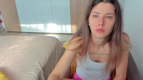 Marie   online show from April 2026 05:46:01 AM