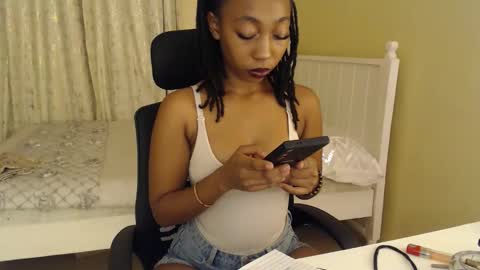 Snapshot of mariejuana_bliss chatting on November 2025 09:25:02 PM mariejuana online show from November 2025 09:25:02 PM
