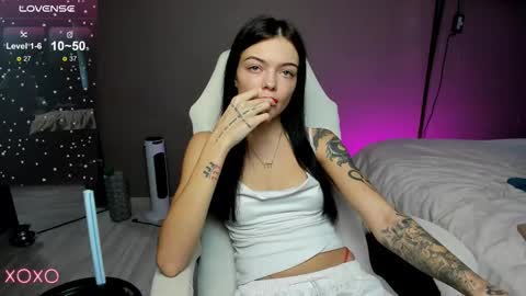 Snapshot of mariella__adams chatting on October 2025 01:25:02 PM Maria  online show from October 2025 01:25:02 PM