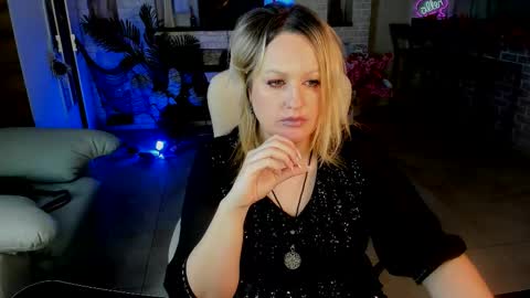 Snapshot of mariemlui chatting on October 2025 12:11:01 PM mariemlui online show from October 2025 12:11:01 PM