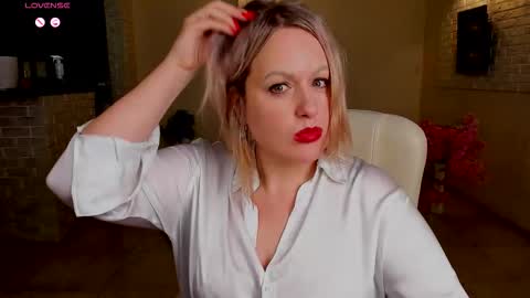 Snapshot of mariemlui chatting on November 2025 06:06:02 PM mariemlui online show from November 2025 06:06:02 PM