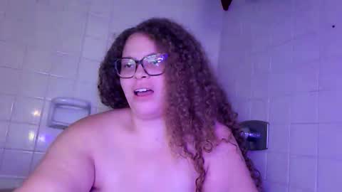 Snapshot of mariemorre chatting on October 2025 10:18:02 PM Marie Morre online show from October 2025 10:18:02 PM