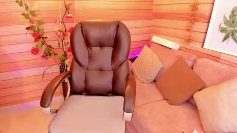 Snapshot of marien_thomson_ chatting on March 2025 09:46:02 PM Marien online show from March 2025 09:46:02 PM