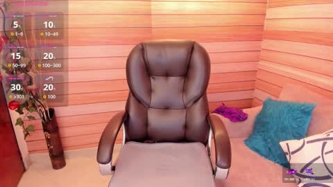 Snapshot of marien_thomson_ chatting on September 2025 10:59:02 PM Marien online show from September 2025 10:59:02 PM