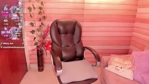 Snapshot of marien_thomson_ chatting on November 2025 02:25:02 AM Marien online show from November 2025 02:25:02 AM