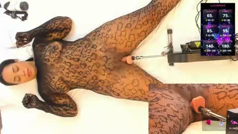 mariiaam_ online show from July 2026 12:31:02 PM