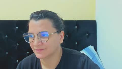 Snapshot of marilyn_garcia chatting on December 2024 03:33:02 PM MARILYN SEXY online show from December 2024 03:33:02 PM