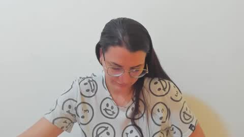 Snapshot of marilyn_garcia chatting on October 2025 03:09:02 PM MARILYN SEXY online show from October 2025 03:09:02 PM