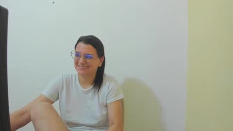 Snapshot of marilyn_garcia chatting on October 2025 01:10:01 PM MARILYN SEXY online show from October 2025 01:10:01 PM