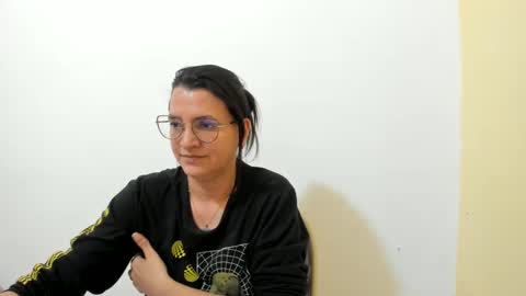 Snapshot of marilyn_garcia chatting on October 2025 02:37:01 PM MARILYN SEXY online show from October 2025 02:37:01 PM