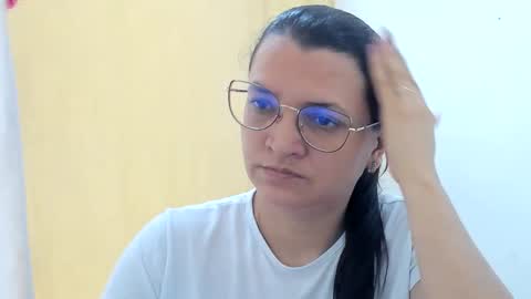 Snapshot of marilyn_garcia chatting on October 2025 02:02:01 PM MARILYN SEXY online show from October 2025 02:02:01 PM