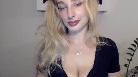 Snapshot of marilyndevilish chatting on December 2024 09:26:02 PM MarilynDevilish online show from December 2024 09:26:02 PM