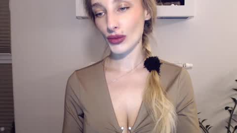 Snapshot of marilyndevilish chatting on January 2025 03:56:02 PM MarilynDevilish online show from January 2025 03:56:02 PM